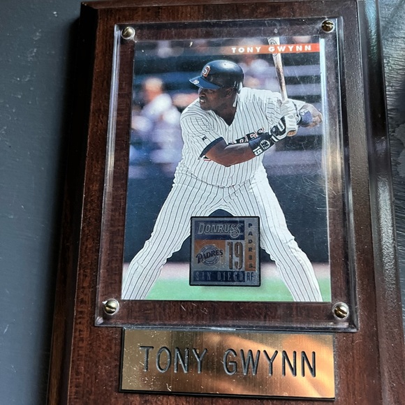 Tony Gwynn Signed Baseball - Picture 6 of 6